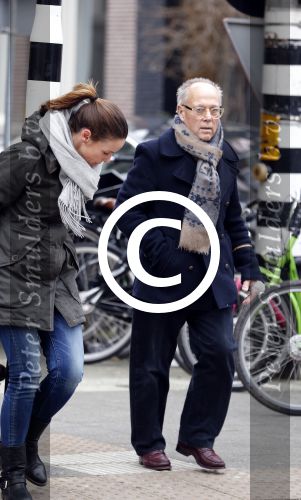 Amsterdam 13 februari 2016 
Joop Braakhekke doet boodschappen op de pc hooftstraat.