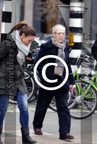 Amsterdam 13 februari 2016 
Joop Braakhekke doet boodschappen op de pc hooftstraat.