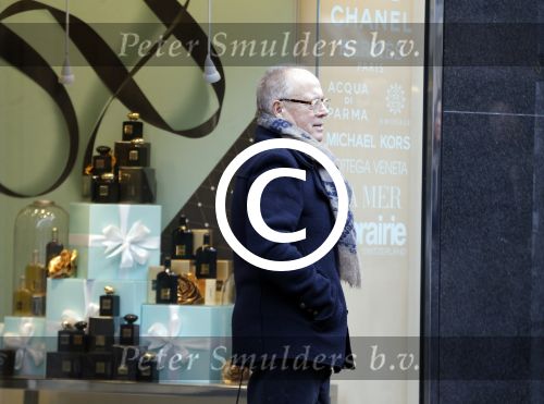 Amsterdam 13 februari 2016 
Joop Braakhekke doet boodschappen op de pc hooftstraat.