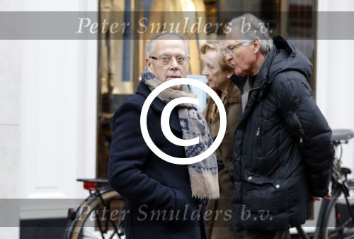 Amsterdam 13 februari 2016 
Joop Braakhekke doet boodschappen op de pc hooftstraat.