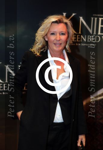 Amsterdam 22 februari 2016
Premiere Knielen op een Bed Violen in Tuschinski , Noortje Herlaar en partner Barry Atsma spelen de hoofdrol. Saskia Noort en Kluun, raymond van der Klundert