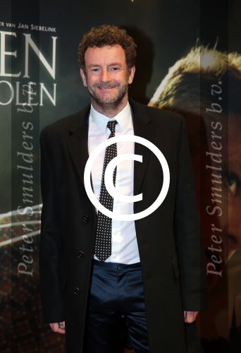 Amsterdam 22 februari 2016
Premiere Knielen op een Bed Violen in Tuschinski , Noortje Herlaar en partner Barry Atsma spelen de hoofdrol. Saskia Noort en Kluun, raymond van der Klundert