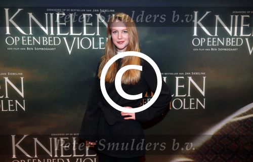 Amsterdam 22 februari 2016
Premiere Knielen op een Bed Violen in Tuschinski , Noortje Herlaar en partner Barry Atsma spelen de hoofdrol. Lisa Smit