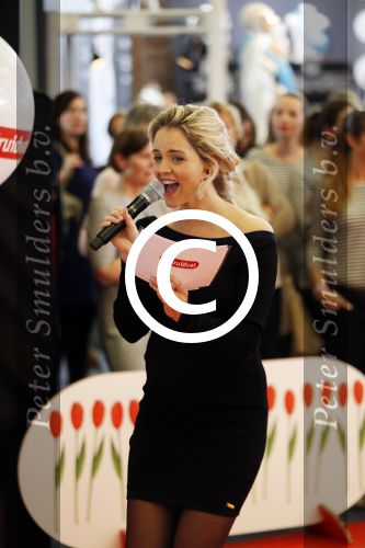 Amsterdam 24 februari 2016 
Liza Sips opent zwanger de negen maandenbeurs in de RAI.
