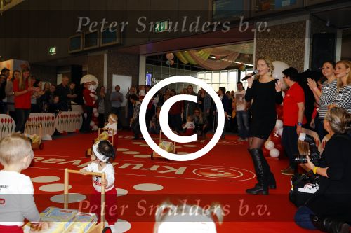 Amsterdam 24 februari 2016 
Liza Sips opent zwanger de negen maandenbeurs in de RAI.