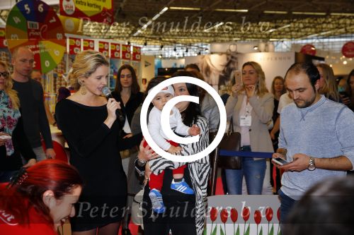 Amsterdam 24 februari 2016 
Liza Sips opent zwanger de negen maandenbeurs in de RAI.