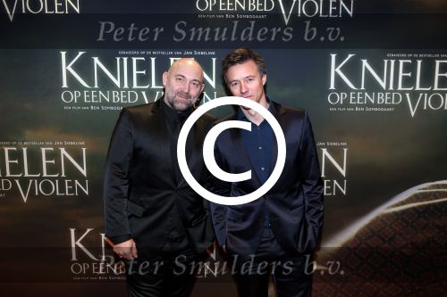 Amsterdam 22 februari 2016
Premiere Knielen op een Bed Violen in Tuschinski , Noortje Herlaar en partner Barry Atsma spelen de hoofdrol. Loek Peters met ...