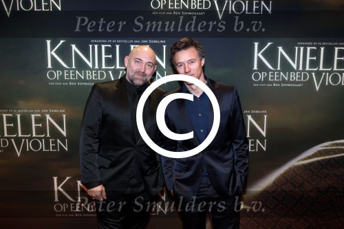 Amsterdam 22 februari 2016
Premiere Knielen op een Bed Violen in Tuschinski , Noortje Herlaar en partner Barry Atsma spelen de hoofdrol. Loek Peters met ...