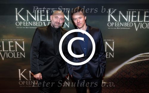 Amsterdam 22 februari 2016
Premiere Knielen op een Bed Violen in Tuschinski , Noortje Herlaar en partner Barry Atsma spelen de hoofdrol. Loek Peters met ...