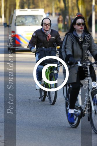 Amsterdam 16 gebruari 2016
Marc Marie Huijbregts op de fiets in het vondelpark