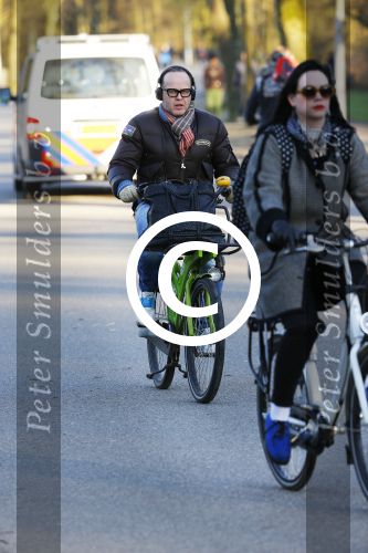 Amsterdam 16 gebruari 2016
Marc Marie Huijbregts op de fiets in het vondelpark