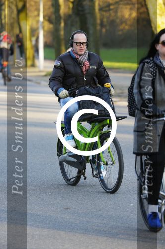 Amsterdam 16 gebruari 2016
Marc Marie Huijbregts op de fiets in het vondelpark