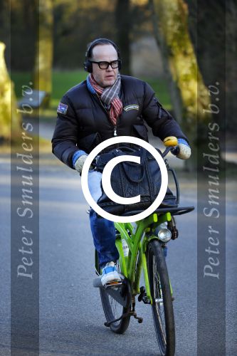 Amsterdam 16 gebruari 2016
Marc Marie Huijbregts op de fiets in het vondelpark