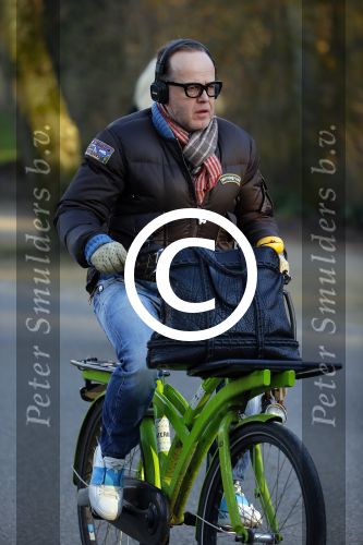 Amsterdam 16 gebruari 2016
Marc Marie Huijbregts op de fiets in het vondelpark