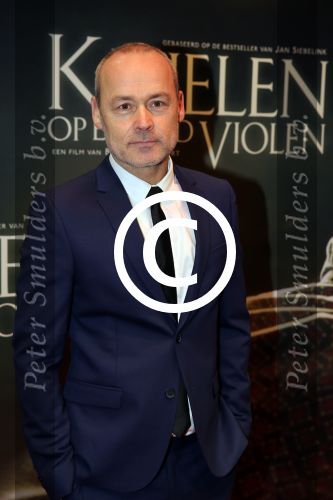 Amsterdam 22 februari 2016
Premiere Knielen op een Bed Violen in Tuschinski , Noortje Herlaar en partner Barry Atsma spelen de hoofdrol. Marcel Hensema