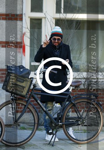 Amsterdam 16 februari 2016 
Mari v d Ven bij zijn huis dat hij net verkocht heeft.
