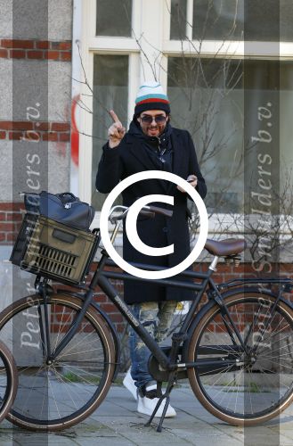 Amsterdam 16 februari 2016 
Mari v d Ven bij zijn huis dat hij net verkocht heeft.