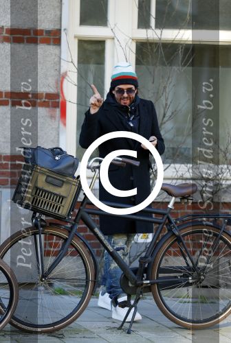 Amsterdam 16 februari 2016 
Mari v d Ven bij zijn huis dat hij net verkocht heeft.