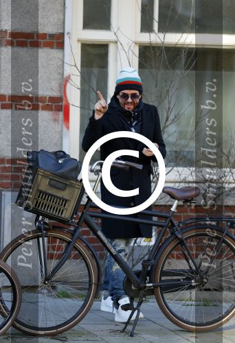Amsterdam 16 februari 2016 
Mari v d Ven bij zijn huis dat hij net verkocht heeft.
