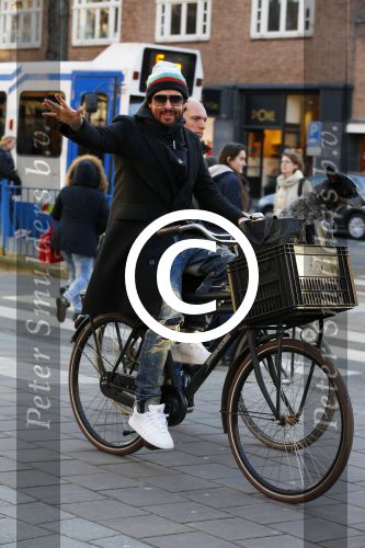 Amsterdam 16 februari 2016 
Mari v d Ven bij zijn huis dat hij net verkocht heeft.