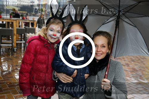 Amsterdam 14 februari 2016
Premiere Robinson Crusoe in pathe arena.
Marlayne Sahupala met dochter