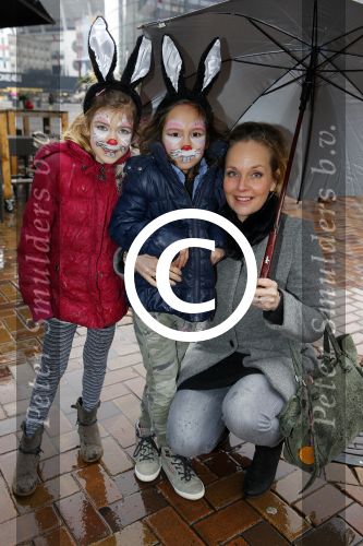 Amsterdam 14 februari 2016
Premiere Robinson Crusoe in pathe arena.
Marlayne Sahupala met dochter