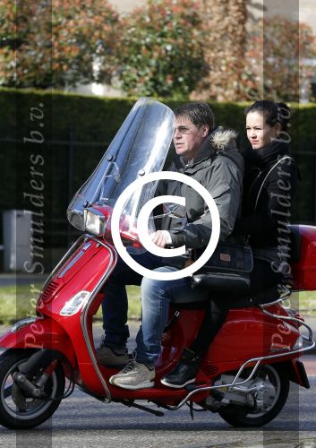 Amsterdam 8 maart 2016
Martijn Krabbe met zijn vriendin Noi Pakon op zijn vespa scooter.