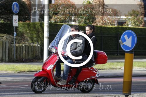 Amsterdam 8 maart 2016
Martijn Krabbe met zijn vriendin Noi Pakon op zijn vespa scooter.