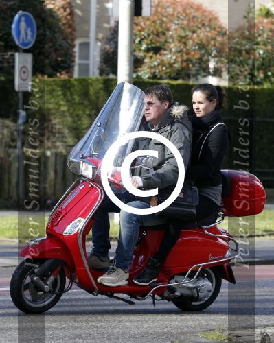 Amsterdam 8 maart 2016
Martijn Krabbe met zijn vriendin Noi Pakon op zijn vespa scooter.