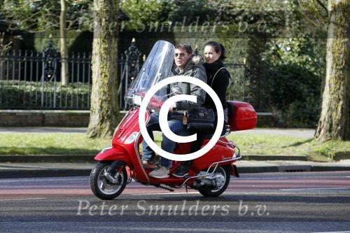 Amsterdam 8 maart 2016
Martijn Krabbe met zijn vriendin Noi Pakon op zijn vespa scooter.