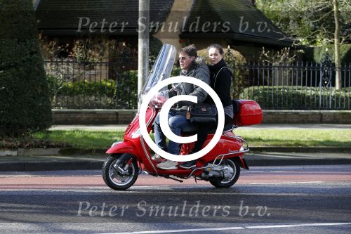 Amsterdam 8 maart 2016
Martijn Krabbe met zijn vriendin Noi Pakon op zijn vespa scooter.