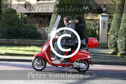 Amsterdam 8 maart 2016
Martijn Krabbe met zijn vriendin Noi Pakon op zijn vespa scooter.