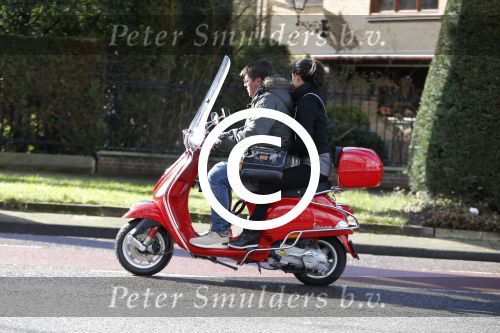 Amsterdam 8 maart 2016
Martijn Krabbe met zijn vriendin Noi Pakon op zijn vespa scooter.