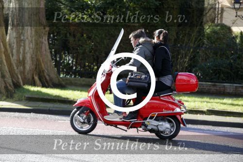 Amsterdam 8 maart 2016
Martijn Krabbe met zijn vriendin Noi Pakon op zijn vespa scooter.