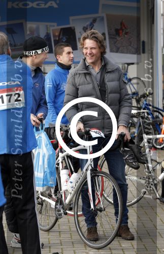 Biddinghuizen 6 maart 2016
De hollandse 100 georganiseerd door prins Bernhard jr . 10 km schaatsen en 90km fietsen .
De opbrengst gaat naar het onderzoek tegen lymphe klier kanker. Menno de Jong
