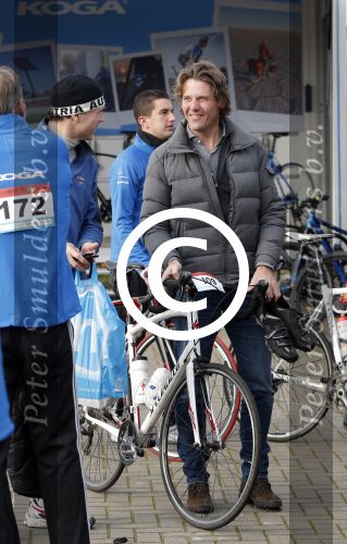 Biddinghuizen 6 maart 2016
De hollandse 100 georganiseerd door prins Bernhard jr . 10 km schaatsen en 90km fietsen .
De opbrengst gaat naar het onderzoek tegen lymphe klier kanker. Menno de Jong