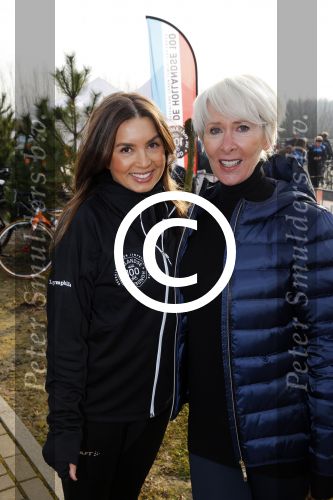 Biddinghuizen 6 maart 2016
De hollandse 100 georganiseerd door prins Bernhard jr . 10 km schaatsen en 90km fietsen .
De opbrengst gaat naar het onderzoek tegen lymphe klier kanker. Monique des Bouvrie met Rosanna Kluivert