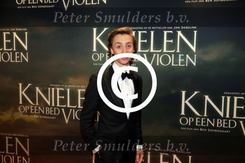 Amsterdam 22 februari 2016
Premiere Knielen op een Bed Violen in Tuschinski , Noortje Herlaar en partner Barry Atsma spelen de hoofdrol. Nils Verkooijen, Gaite Jansen, Willem Voogd