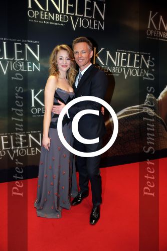 Amsterdam 22 februari 2016
Premiere Knielen op een Bed Violen in Tuschinski , Noortje Herlaar en partner Barry Atsma spelen de hoofdrol.