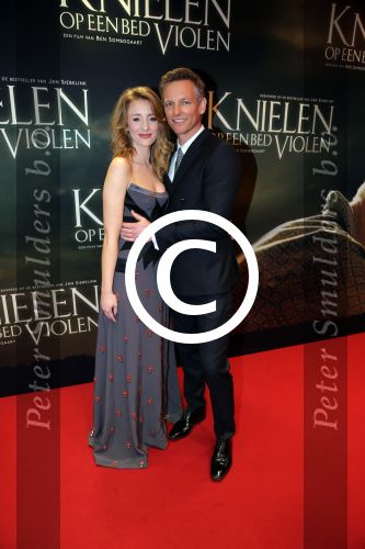 Amsterdam 22 februari 2016
Premiere Knielen op een Bed Violen in Tuschinski , Noortje Herlaar en partner Barry Atsma spelen de hoofdrol.