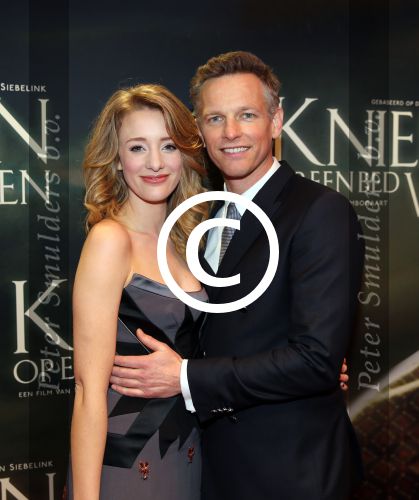 Amsterdam 22 februari 2016
Premiere Knielen op een Bed Violen in Tuschinski , Noortje Herlaar en partner Barry Atsma spelen de hoofdrol.