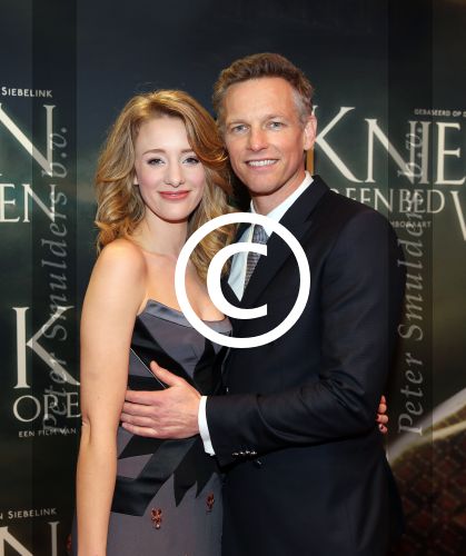 Amsterdam 22 februari 2016
Premiere Knielen op een Bed Violen in Tuschinski , Noortje Herlaar en partner Barry Atsma spelen de hoofdrol.