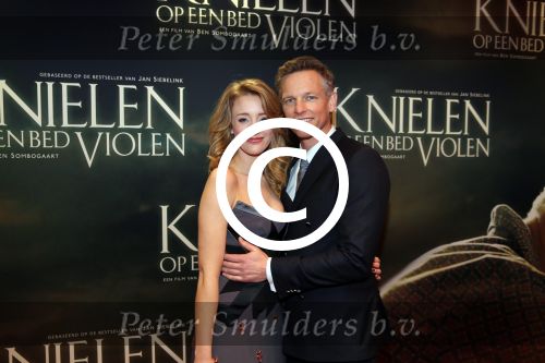 Amsterdam 22 februari 2016
Premiere Knielen op een Bed Violen in Tuschinski , Noortje Herlaar en partner Barry Atsma spelen de hoofdrol.