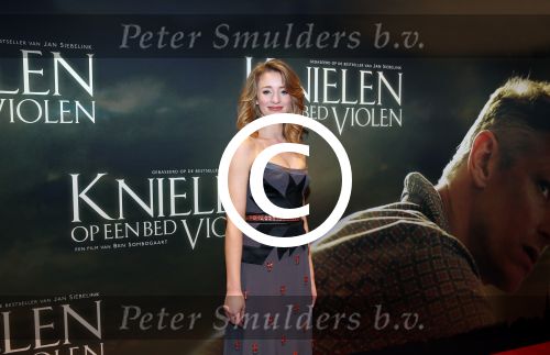 Amsterdam 22 februari 2016
Premiere Knielen op een Bed Violen in Tuschinski , Noortje Herlaar en partner Barry Atsma spelen de hoofdrol.
