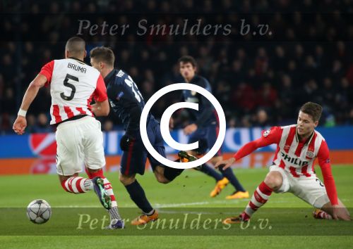 Eindhoven, 24 Februari 2016
1/8 Finale PSV-Atletico Madrid, eindstand 0-0
Oliver Torres in duel met Jeffrey Bruma en Marco v Ginkel