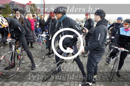 Biddinghuizen 6 maart 2016
De hollandse 100 georganiseerd door prins Bernhard jr . 10 km schaatsen en 90km fietsen .
De opbrengst gaat naar het onderzoek tegen lymphe klier kanker. Hanni Hanna met Patrick Kluivert en Simon Keizer