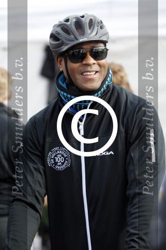 Biddinghuizen 6 maart 2016
De hollandse 100 georganiseerd door prins Bernhard jr . 10 km schaatsen en 90km fietsen .
De opbrengst gaat naar het onderzoek tegen lymphe klier kanker. Patrick Kluivert