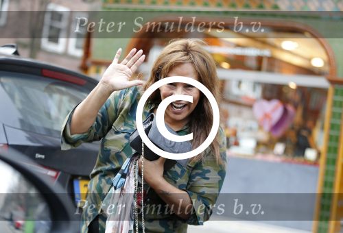 Amsterdam 12 februari 2016 
Patty Brard op straat.