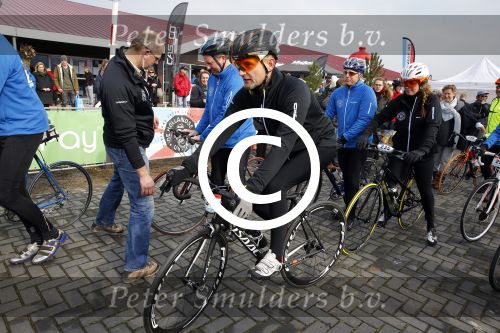 Biddinghuizen 6 maart 2016
De hollandse 100 georganiseerd door prins Bernhard jr . 10 km schaatsen en 90km fietsen .
De opbrengst gaat naar het onderzoek tegen lymphe klier kanker.