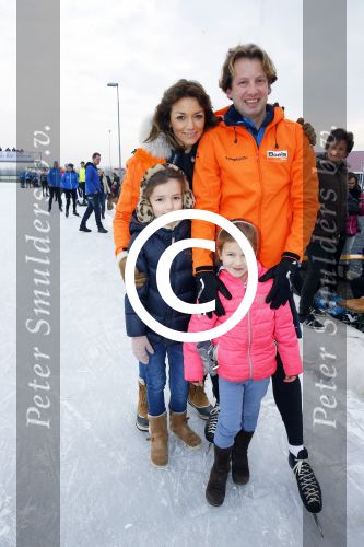 Biddinghuizen 6 maart 2016
De hollandse 100 georganiseerd door prins Bernhard jr . 10 km schaatsen en 90km fietsen .
De opbrengst gaat naar het onderzoek tegen lymphe klier kanker. Prins Floris met prinses Aimee en hun kinderen Magali en Eliane
